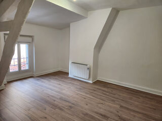  Appartement à louer 4 pièces 75 m²