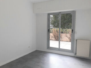  Appartement à louer 3 pièces 83 m²