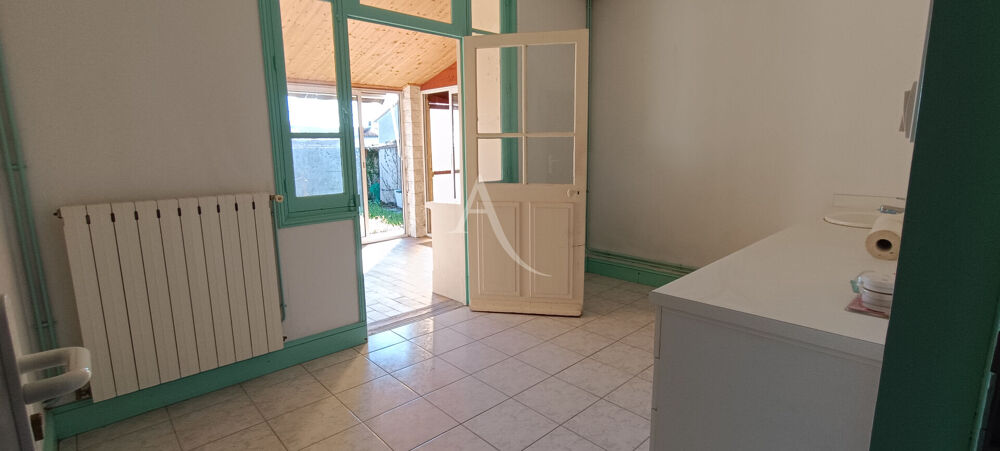 Vente Maison MAISON DE PLAIN -PIED AVEC JARDIN CLOS ET GARAGE PORT-DES-BARQUES Port des barques