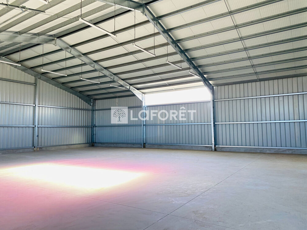 Location Parking/Garage EMPLACEMENT INDIVIDUEL DANS UN HANGAR - Camping-car / Bateau Saint michel de llotes