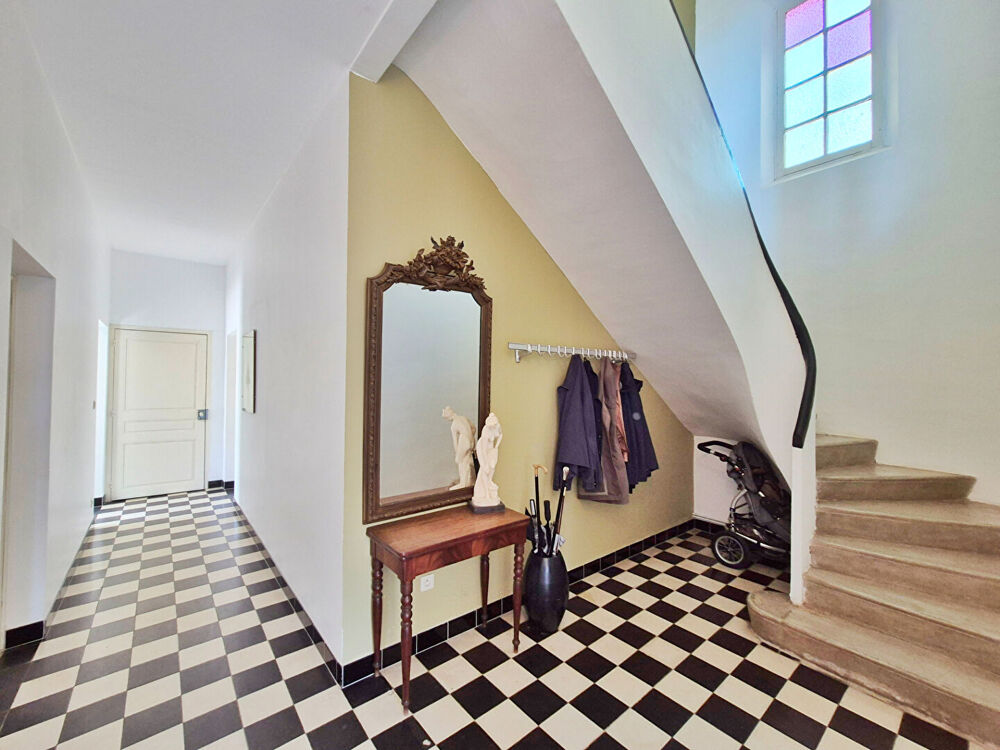 Vente Maison Spacieuse maison de village de six chambres avec piscine, jardin et activité de location saisonnière établie Olonzac