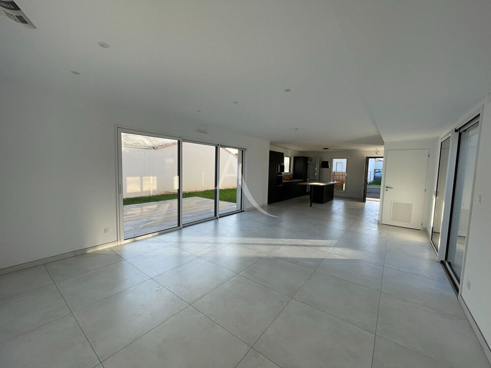Maison Saint Hilaire La Foret 4 pièce(s) 111 m2