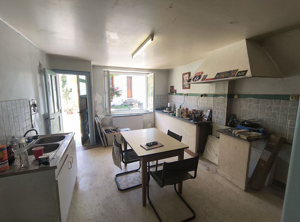 Vente Maison HAUTE-VIENNE - Charmante maison de village de 3 chambres avec grange, dépendance et potentiel d'aménagement Bersac sur rivalier