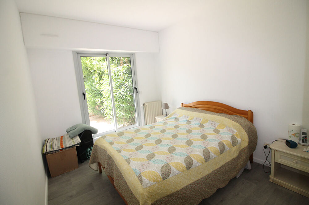 Vente Appartement NIMES CENTRE VILLE Bel appartement P3 de 82m² en rez-de-jardin avec une grande terrasse privative . Garage et cave. Nimes