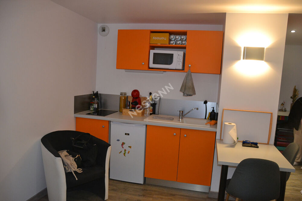 Beau studio moderne et meublé en plein centre ville d'Yssingeaux
