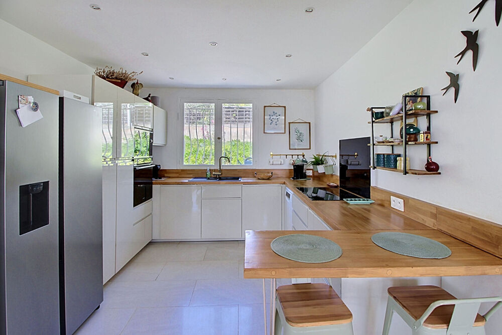 Vente Maison A VENDRE à LORGUES ! Maison de type T6 pièces  de 144 m² + piscine + garage sur un terrain de 1692m² Lorgues