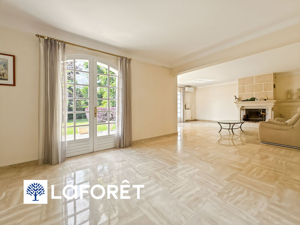 Vente Maison Maison traditionnelle de 8 pièces à vendre à Sainte Geneviève des Bois à moins 10 minute à pied de la gare- Réf 14153 Sainte genevieve des bois