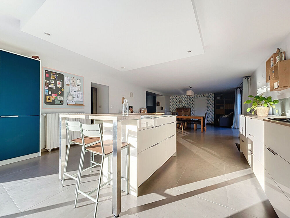 Vente Maison A vendre - Maison non mitoyenne de 218 m², 4 chambres, avec jardin (terrain de 850 m²) et garage 