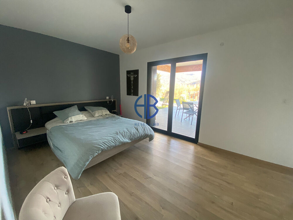 à vendre  Villa Saint-Genix-sur-Guiers (73240)