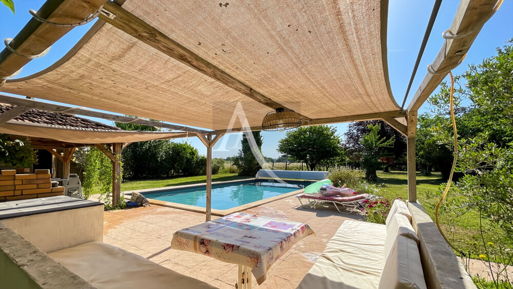 Maison avec dépendances, piscine et terrain plat - 3 chambres - 1 bureau