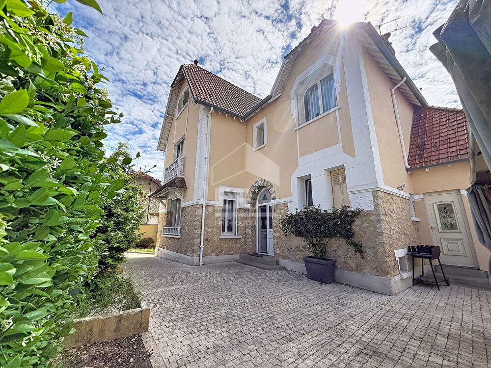 Maison d'exception à vendre à Etampes 7 pièce(s) 220 m2