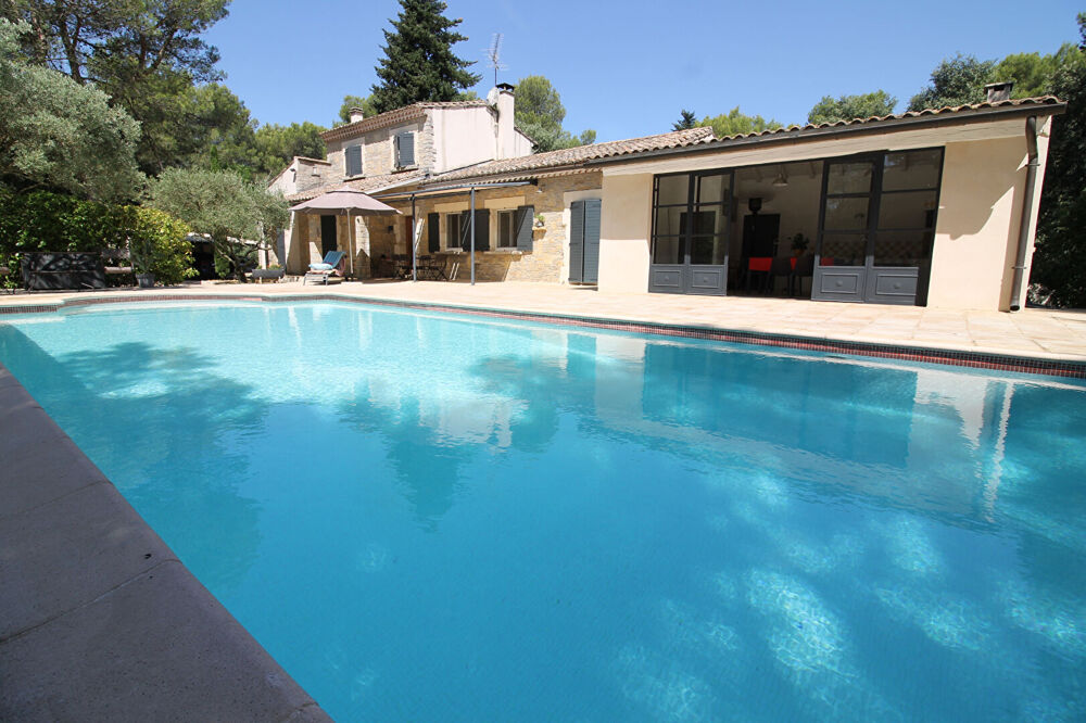 NIMES Très belle maison de 154m² habitable avec 3000m² de terrain arboré, piscine, garage, serre