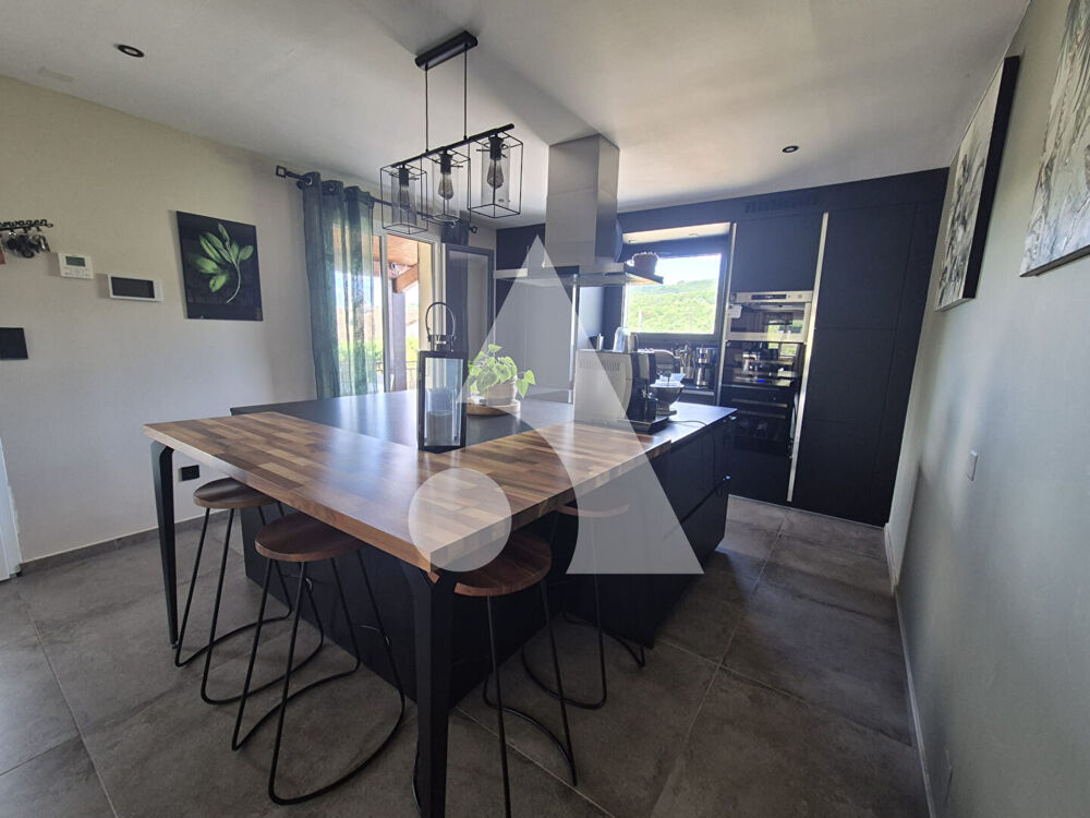 Vente Maison Maison rénovée 133 m² avec piscine, grand garage et fort potentiel à Vesseaux (Ardèche) Vesseaux