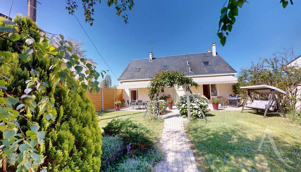 Maison de 112m2 Habitables 4 Chambres, jardin , grenier à Châteauroux 5 pièce(s)