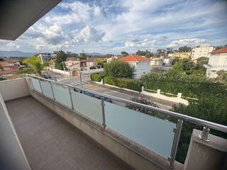  Appartement à louer 3 pièces 80 m²