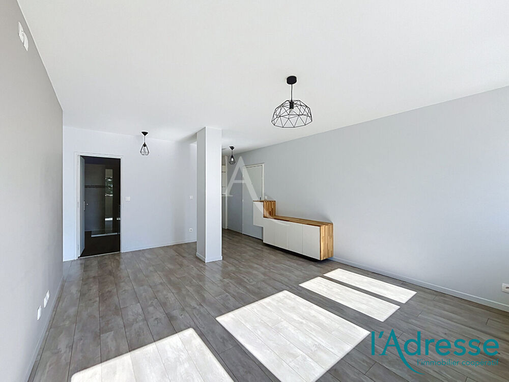 Vente Appartement Appartement Laval 4 pièce(s) avec parking et balconnet Laval