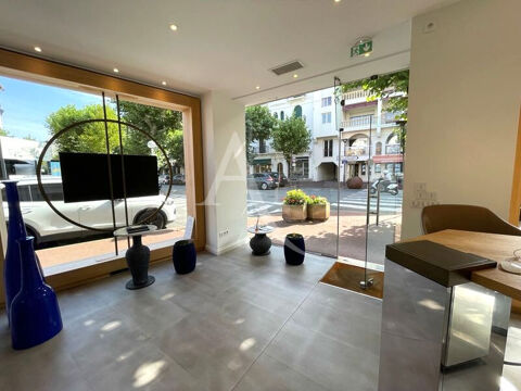   Local commercial de 51 m²,  en angle, sur avenue principale, bail 3/6/9 