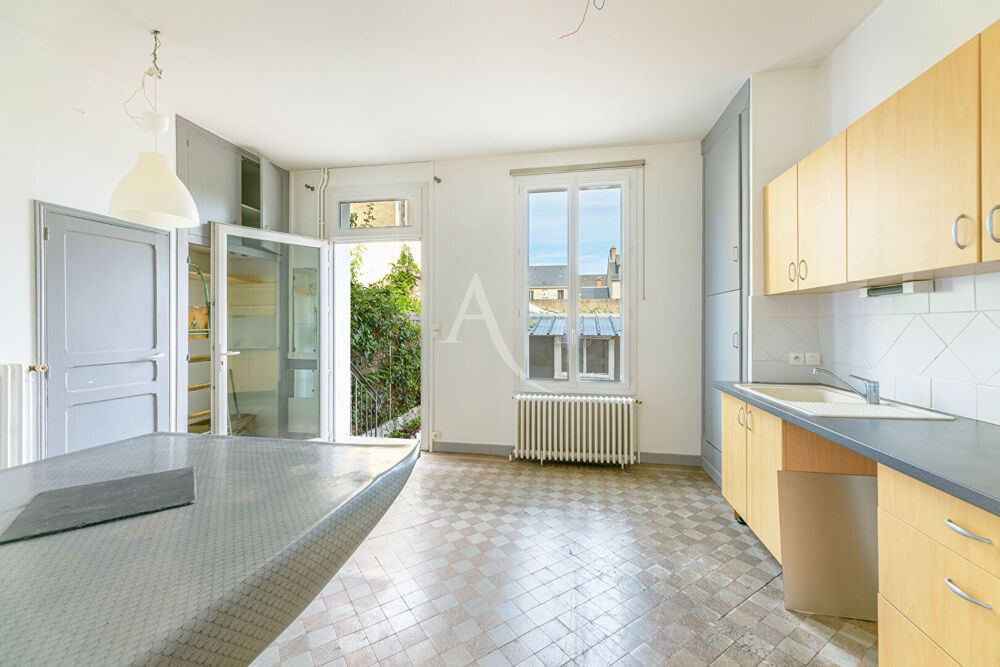 TOURS - UNE MAISON AVEC COUR AU PRIX D'UN APPARTEMENT