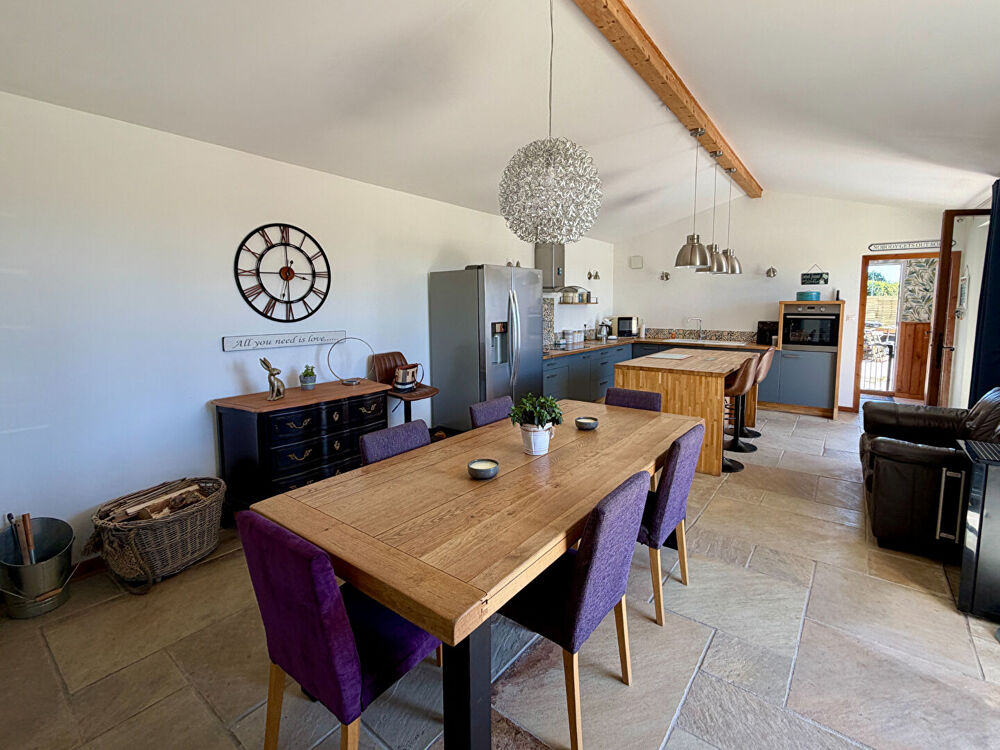 Belles prestations - pavillon de 3 chambres, bar/resto à pied, au calme, tout à l'égout prévu