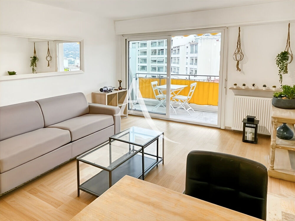 Appartement Le Cannet 1 pièce 27.72 m² avec profonde terrasse