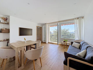 Vente Appartement T4 traversant, calme et vue avec 2 balcons, et cave. Tassin la demi lune