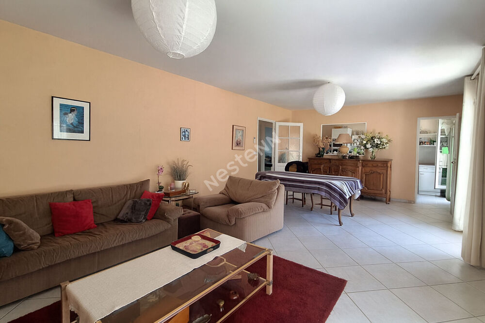 Maison à vendre à Crissey - 5 pièces, 3 chambres, jardin, garage, combles aménageables.