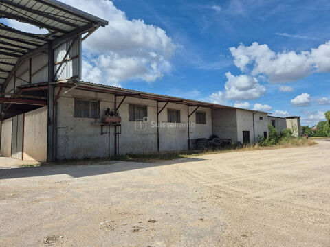   Bâtiment Industriel avec bureaux  et hangars de 2200 m2 + Maison de 250 m2 sur 12000 m2 de Terrain 