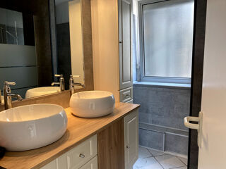  Appartement à louer 4 pièces 96 m²