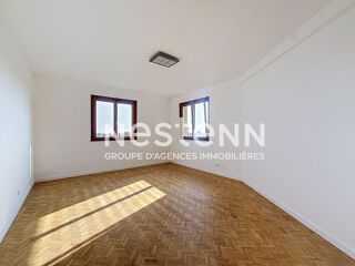  Appartement à louer 5 pièces 126 m²