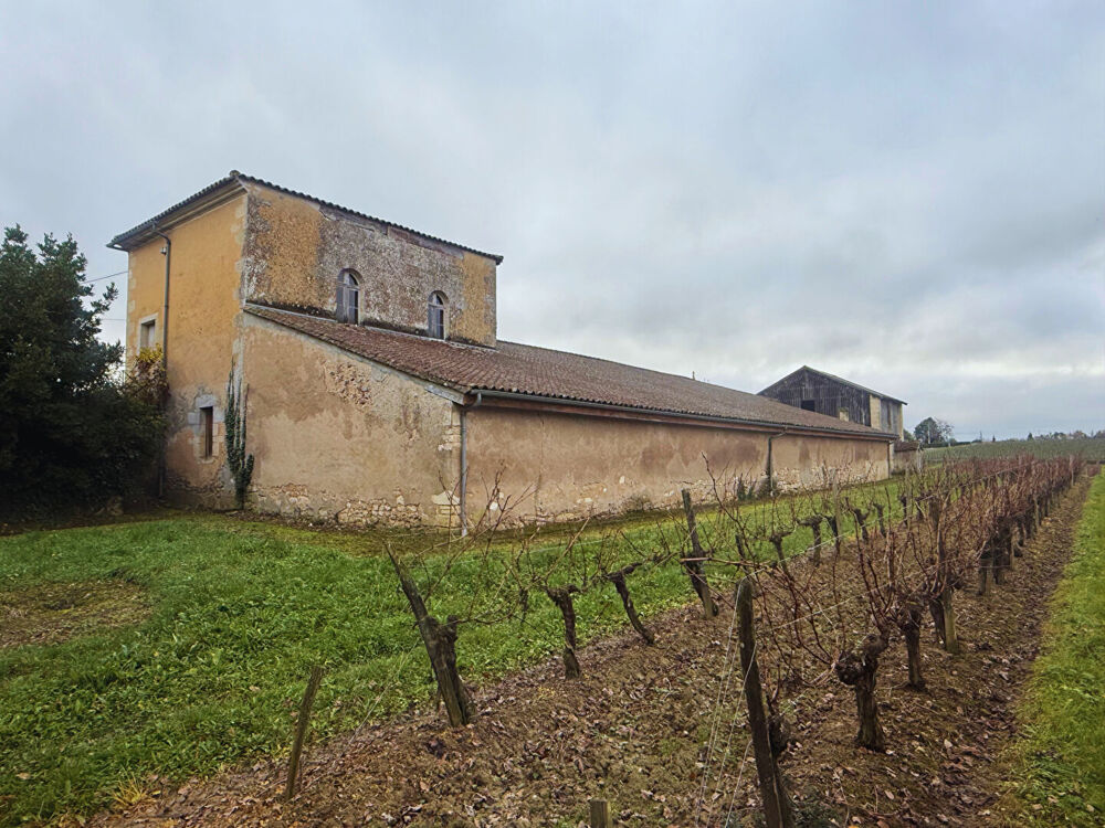 ENSEMBLE DE DEUX BÂTIMENTS EN PIERRE SUR TERRAIN DE 6610M2