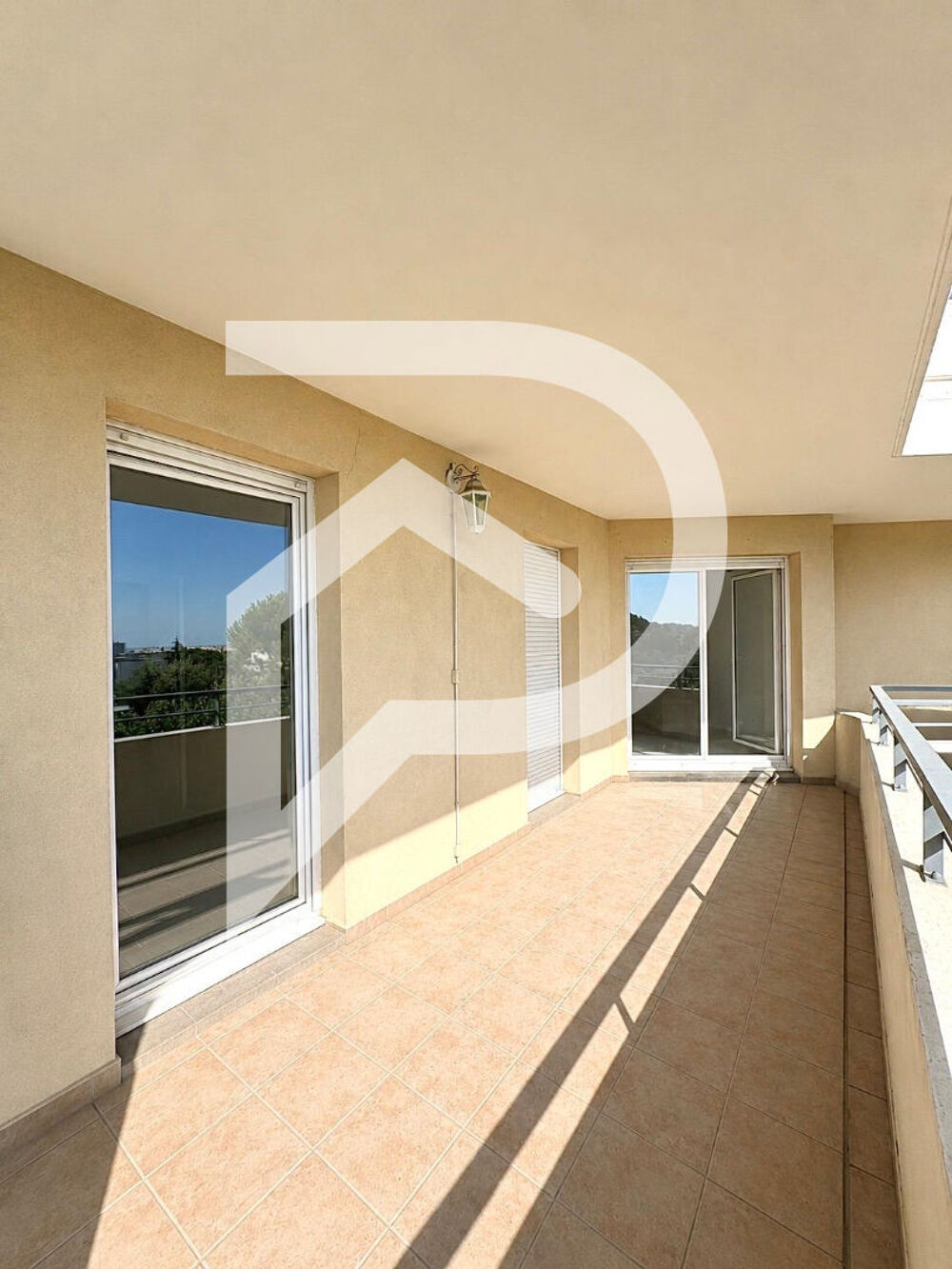 Vente Appartement Appartement T3 lumineux avec vue mer,terrasse et box. Marseille 15