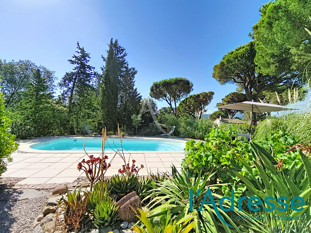 COUP DE COEUR ! Charmante villa 5 p. 126 m2 avec piscine sur un terrain de 700 m² !