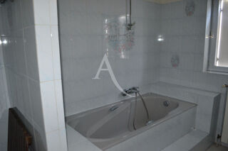  Appartement à louer 4 pièces 146 m²