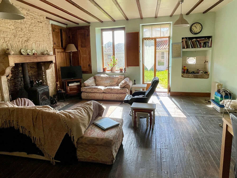 Ensemble de 2 maisons habitables et une maison à rénovée