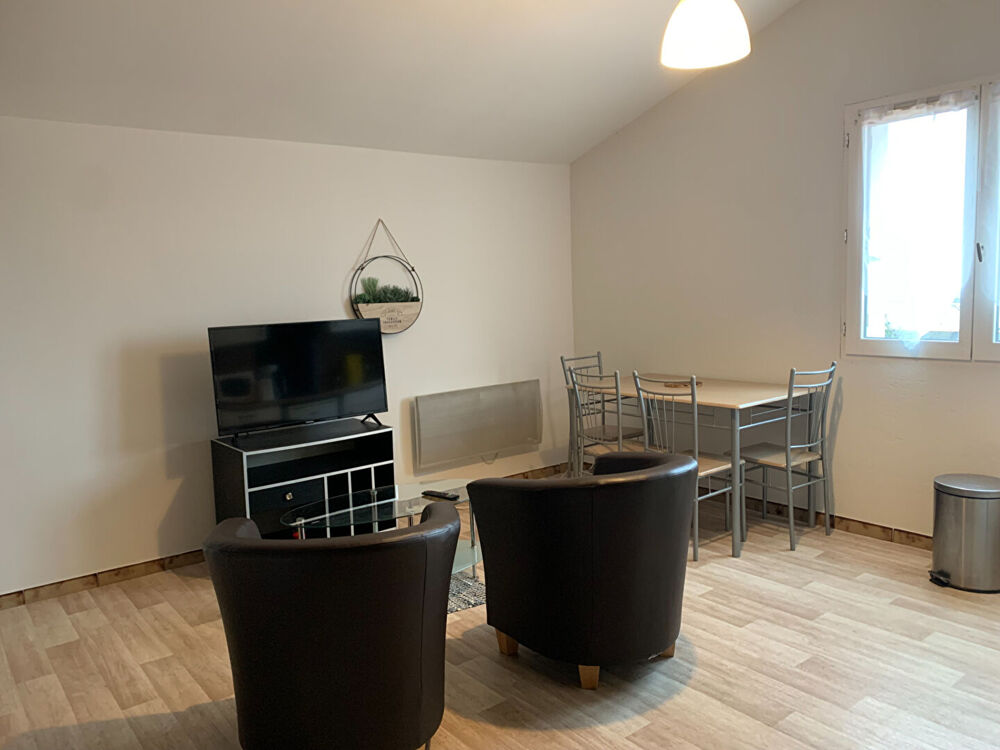 Grand Studio VIDE Jonzac Centre Ville