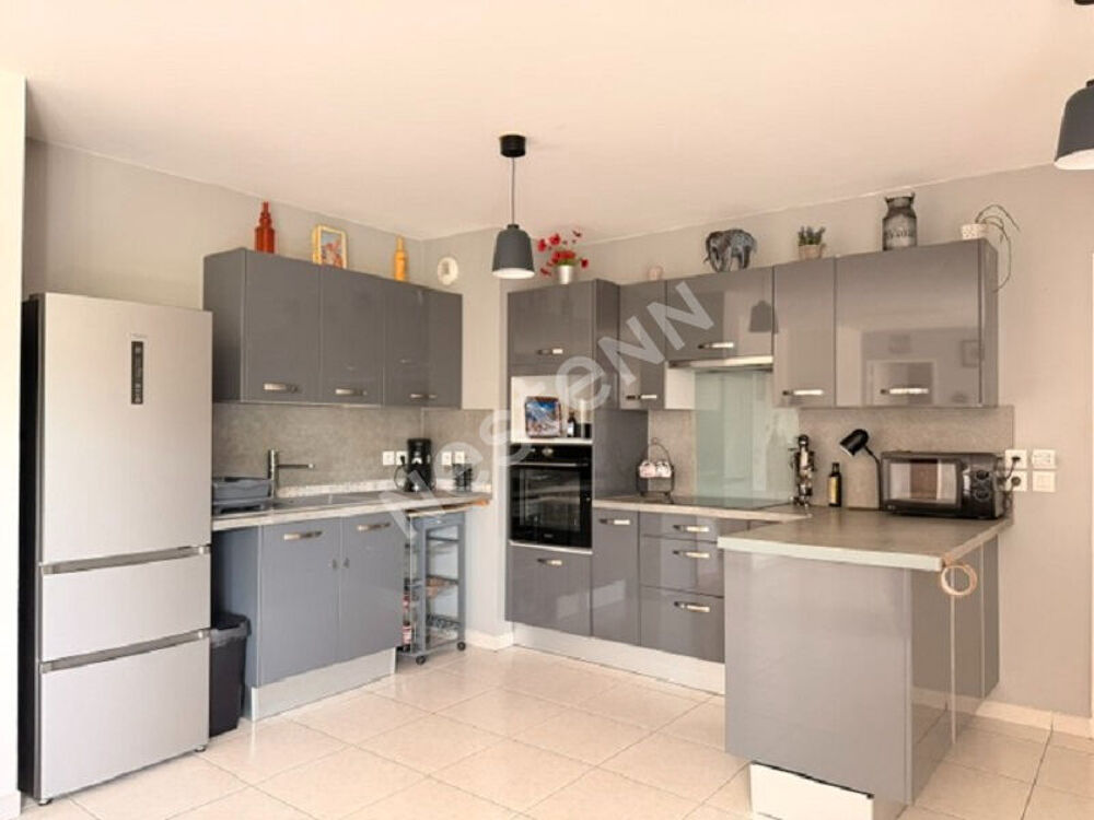 Appartement Marseille 3 pièce(s) 75m² Pont de Vivaux- Terrasse - 2 parkings privatifs