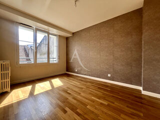  Appartement à louer 4 pièces 96 m²