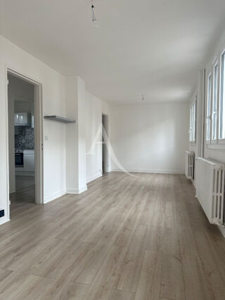  Appartement à louer 4 pièces 66 m²