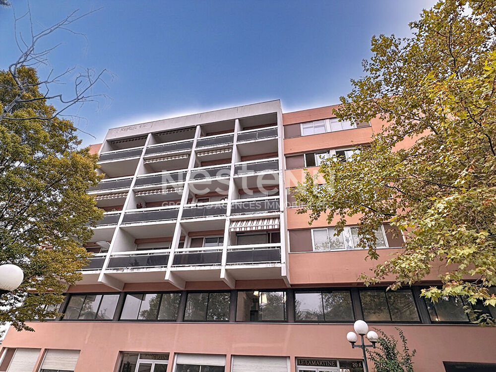 Grand appartement T5 3 chambres loué vide avec cave garage et 2 balcons - 69500 BRON