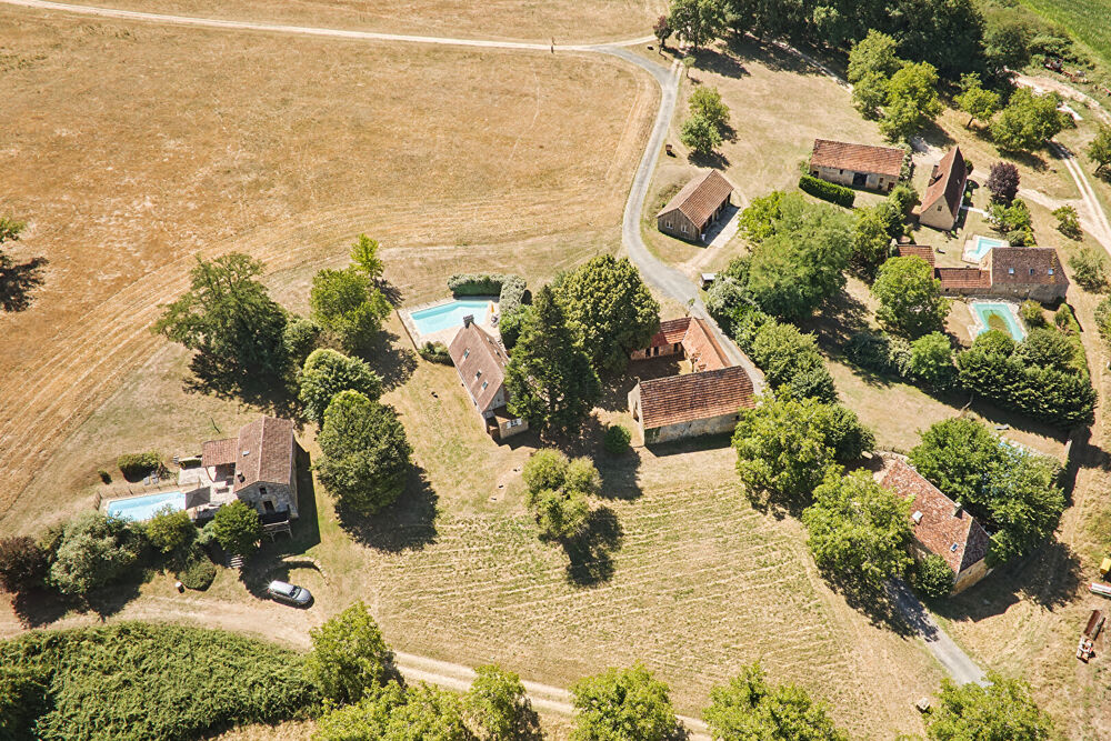 PROPRIÉTÉ D'EXCEPTION HAMEAU DE CHARME DU XVIII SIÈCLE AU COEUR DU PÉRIGORD NOIR