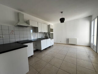  Appartement à louer 5 pièces 150 m²