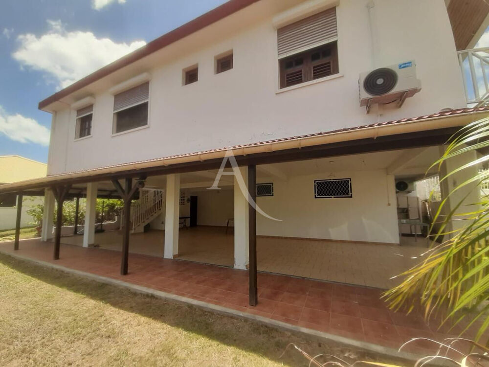 Villa Le Carbet 4 pièce(s) 89.54 m2 Pépite meublée disponible de suite !!!!!!
