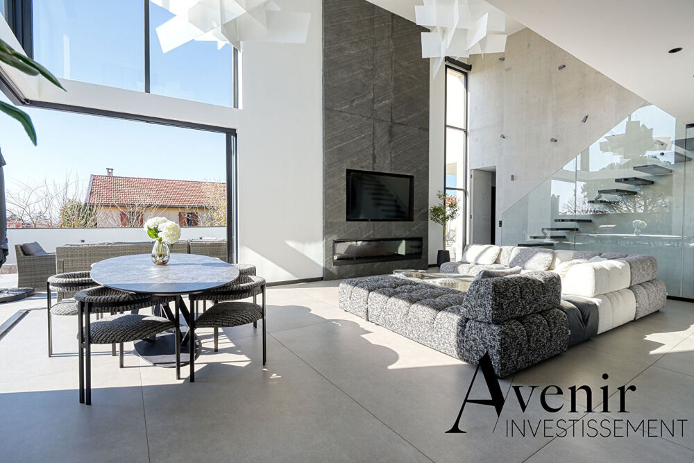 Decines Charpieu- villa d'exception de 320 m2 -5 chambres - piscine
