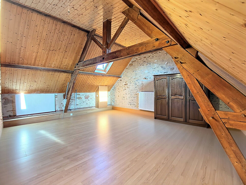 LE POIRE-SUR-VIE - maison de ville 6 chambres