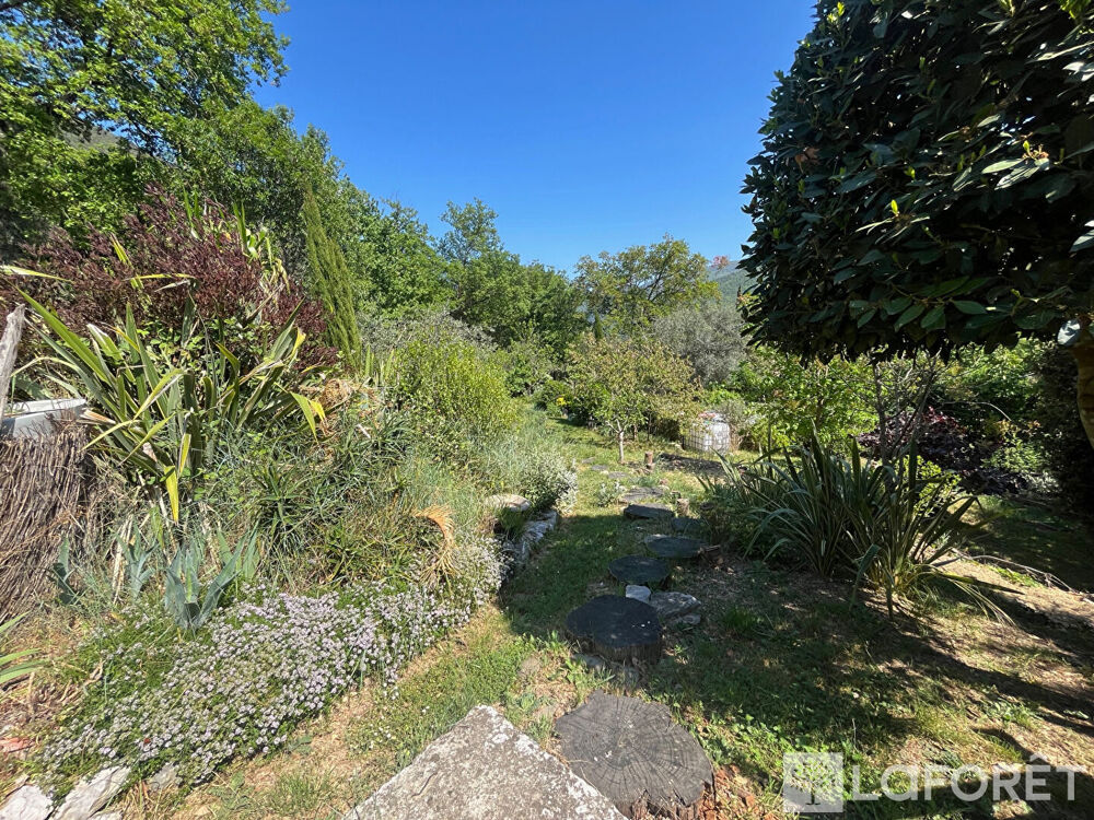 Maison Roquesteron 128.6 m2, atelier, garage, cave et jardin