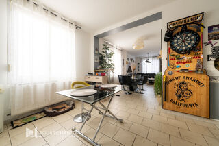  Immeuble à vendre 7 pièces 165 m²