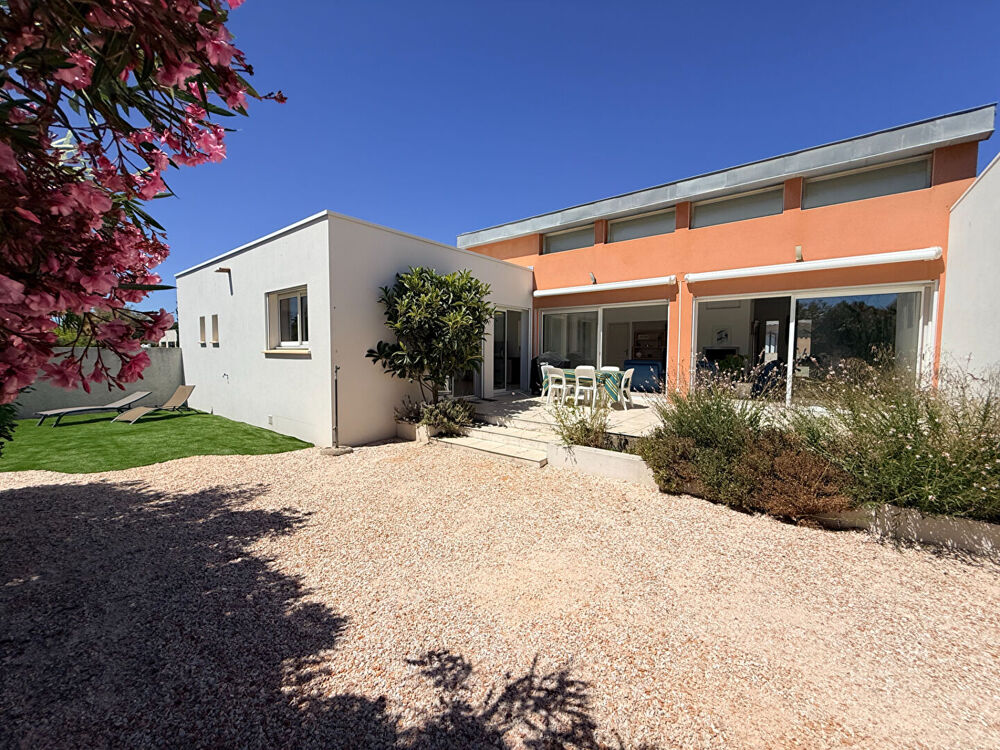 Villa contemporaine à vendre au Grau d'Agde ? À 150 mètres de la plage