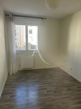  Appartement à louer 3 pièces 64 m²