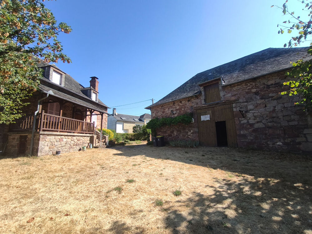 Maison à rénover 5 pièces avec grange et piscine