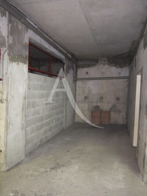  Parking / Garage � louer 